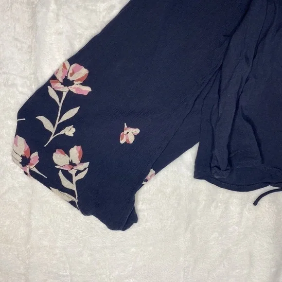 BILLABONG Light It Up Blue Floral Raglan Sleeves Crop Top Size Large - Picture 10 of 16